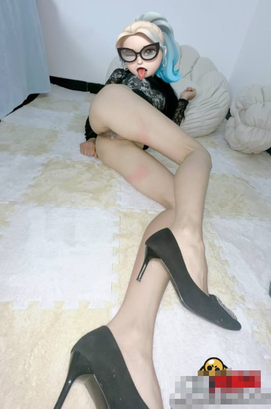 皇上捏住宫女的双乳 第一十九章 太狠了  皇上捏...高清在线观看